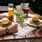 Hotel Bischofshof Braustuben 3*
