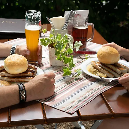 Hotel Bischofshof Braustuben 3*